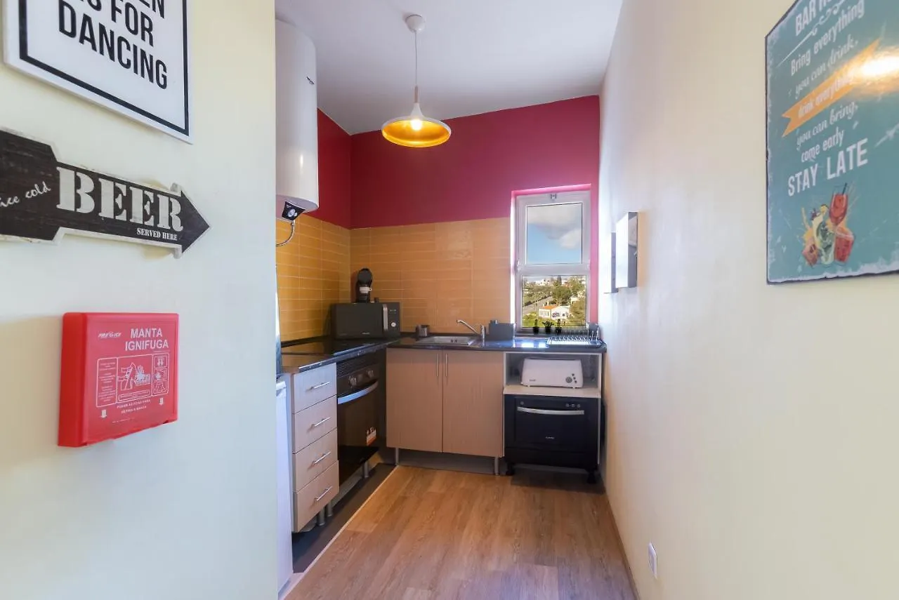 Apartment Max Crib - Seafront 2 Bedroom Apart With Ac And Private Parking In Armacao De Pera