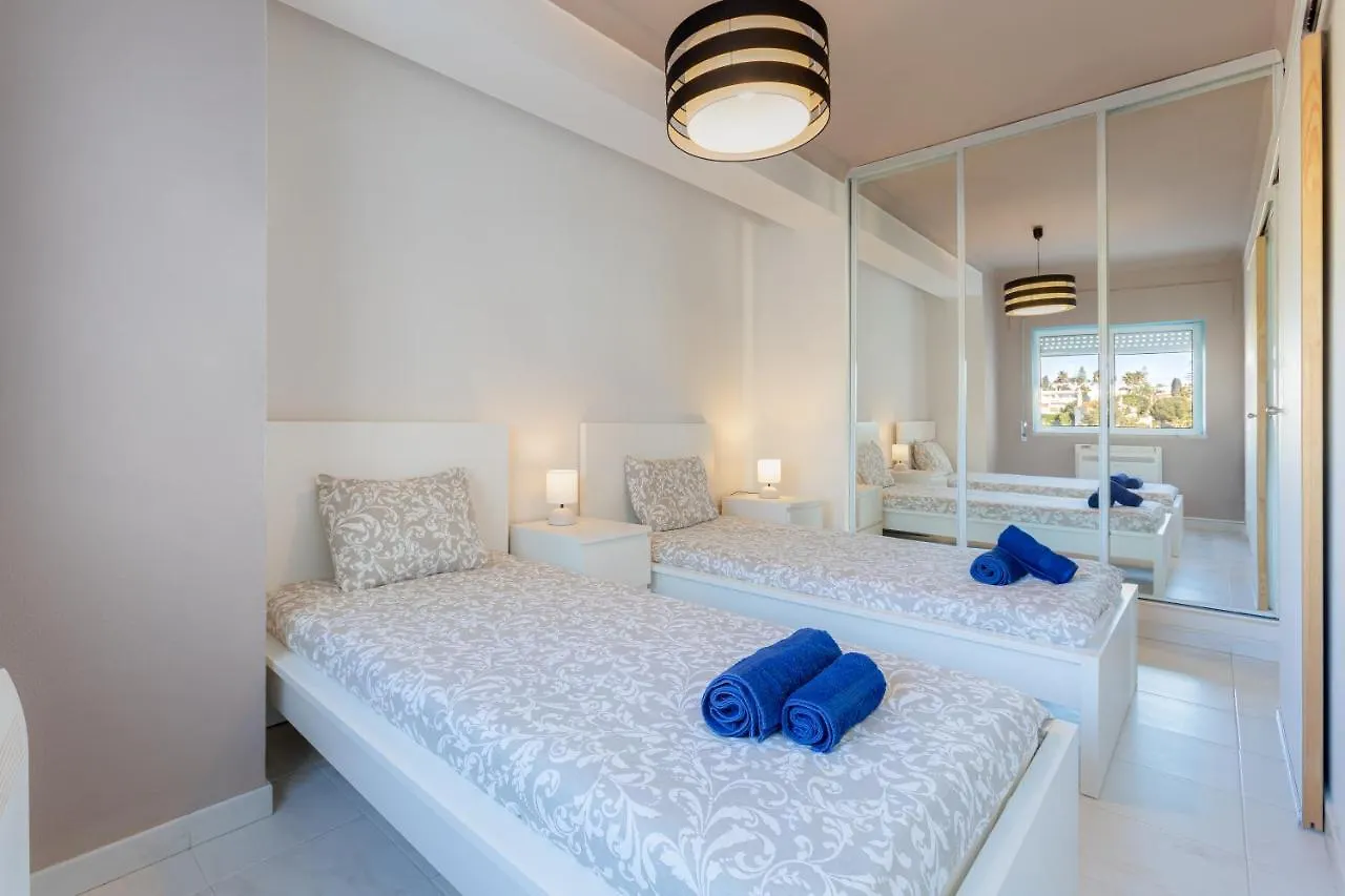 Apartment Max Crib - Seafront 2 Bedroom Apart With Ac And Private Parking In Armacao De Pera Portugal