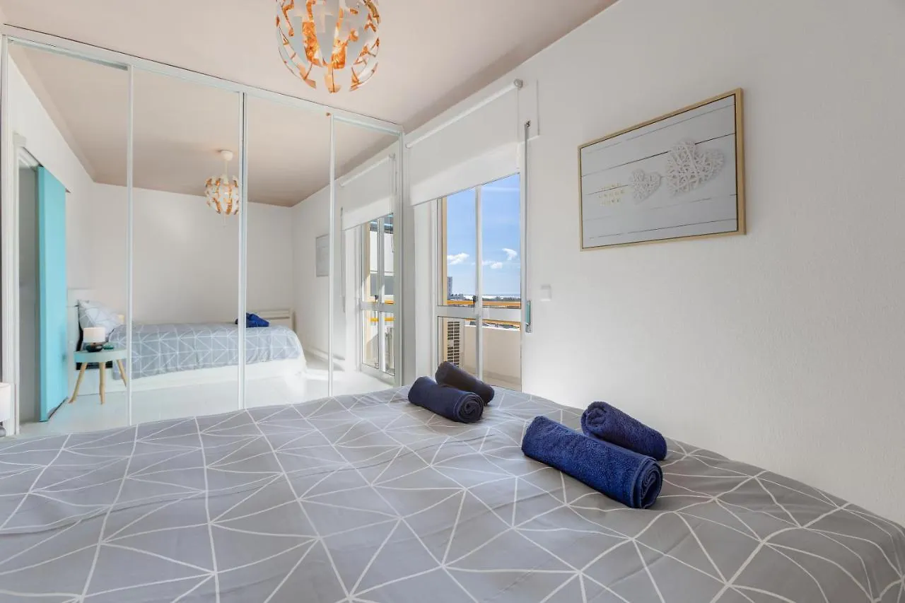 Apartment Max Crib - Seafront 2 Bedroom Apart With Ac And Private Parking In Armacao De Pera