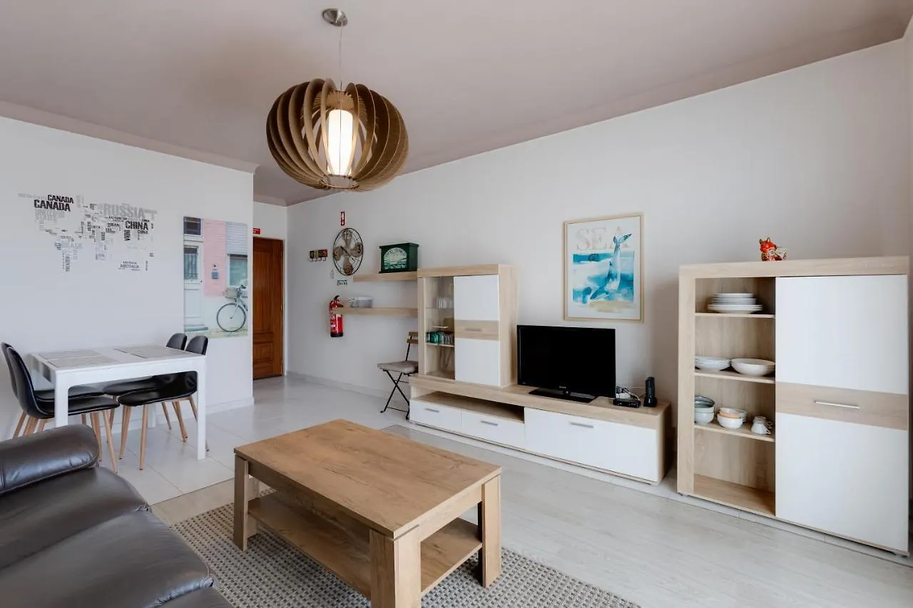 Apartment Max Crib - Seafront 2 Bedroom Apart With Ac And Private Parking In Armacao De Pera